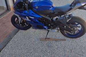 moto Yamaha YZF R6 2021