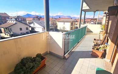 Alloggio con terrazzo e box auto doppio!