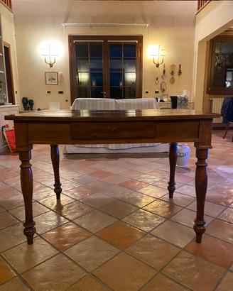 Scrivania in stile classico