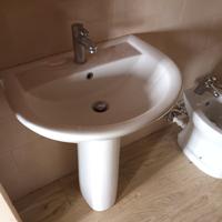 lavabo completo di rubinetto