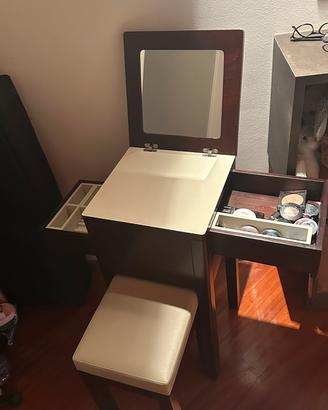 Mobiletto trucco