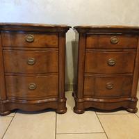 Comodi i in legno di noce