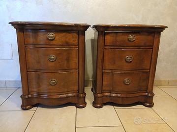 Comodi i in legno di noce