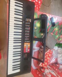 Pianola yamaha PSR F51