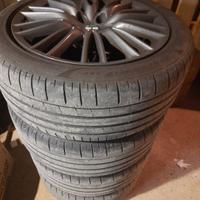 cerchi da 17 con gomme pirelli.