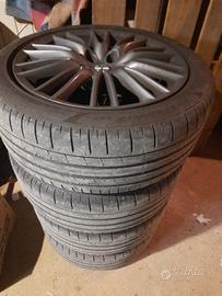 cerchi da 17 con gomme pirelli.