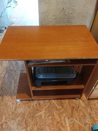 Scrivania, tavolo per il computer