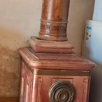 Stufa a legna in maiolica antica