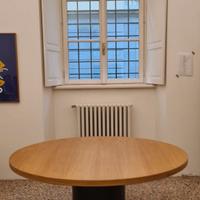 Tavolo in rovere diametro 160, base laccata nera