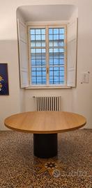 Tavolo in rovere diametro 160, base laccata nera