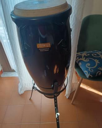 Coppia di tamburi conga a percussioni più tamburo