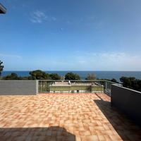 Attico vista mare con posto auto privato