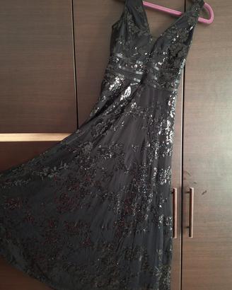 Abito elegante lungo nero con rose di paillettes