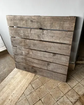 Pedane in legno trattate con impregnante per ester