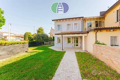 Villa di 95 m² con 5 locali e box auto a Venezia