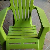 Poltroncina verde da giardino