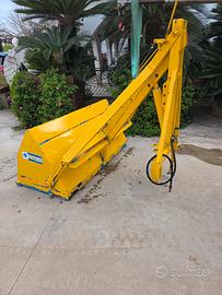 pala caricatrice posteriore al trattore 