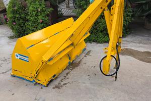 pala caricatrice posteriore al trattore 