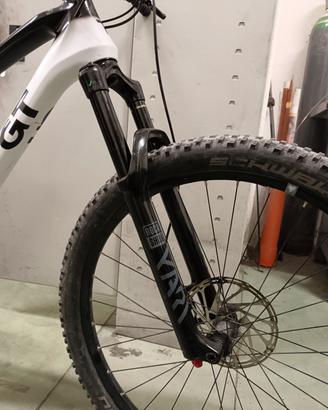 forcella yari FockShox  MTB e-bike  rock shox