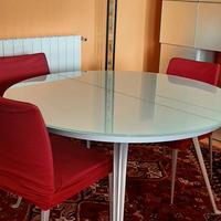 Tavolo in vetro allungabile