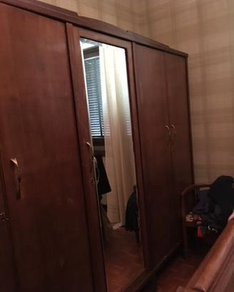 Armadio  a 5 ante, in buon legno