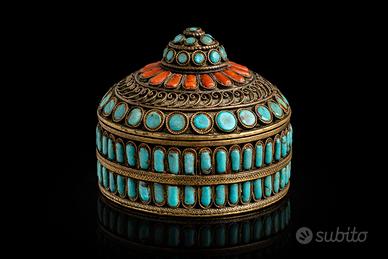 Portagioie tibetano Ghau in ottone e pietre