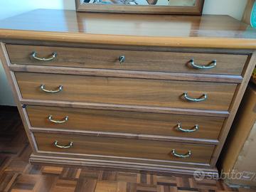 Cassettiera in legno massiccio 