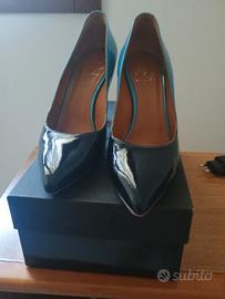 come nuove scarpe blu