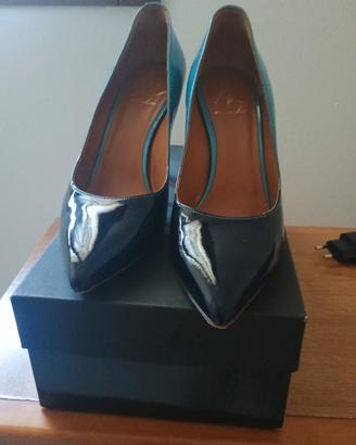 come nuove scarpe blu