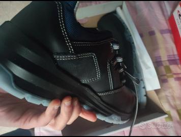 Scarpe antinfortunistiche nuove