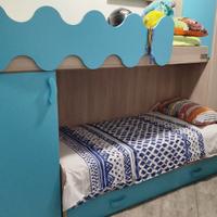 Cameretta a ponte con tre letti