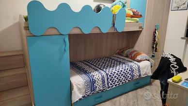 Cameretta a ponte con tre letti