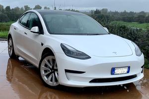 Tesla model 3 con garanzia