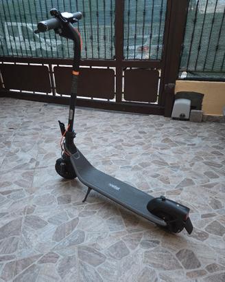Monopattino elettrico Segway Ninebot E2 Plus