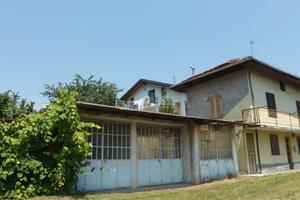 Casa semi-indipendente con ampio garage