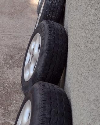 Cerchi in lega+ gomme  175 R 14 + gancio da traino