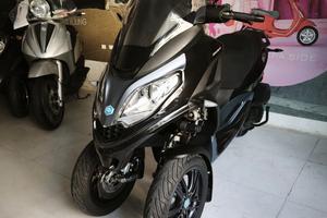 Piaggio MP3 300 hpe i.e. ABS ASR BICOLORE NERO COS