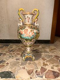 Vaso antico di porcellana