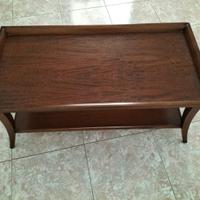 Elegante tavolino in legno stile classico