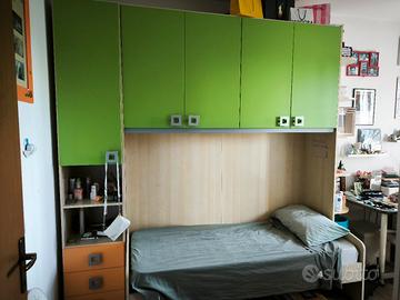cameretta completa di armadio e letto 