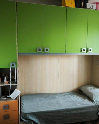 cameretta completa di armadio e letto 