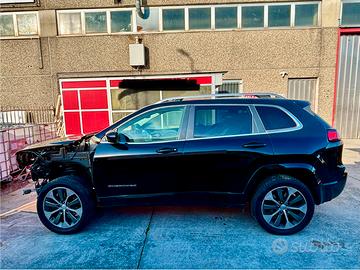 Jeep cherokee overland sinistrata incidentat