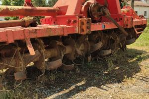 Zappatrice/ fresa Kuhn EL 142