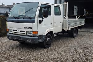 Nissan cabstar 6 posti 3.0 diesel 