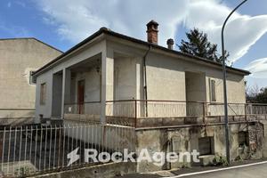 CASA SINGOLA CON GIARDINO