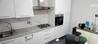 cucina completa di elettrodomestici 
