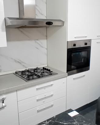 cucina completa di elettrodomestici 