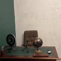 Scrivania vintage in legno noce come nuova