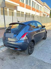 Lancia y hibryd