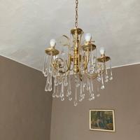 Lampadario con pendenti di cristallo